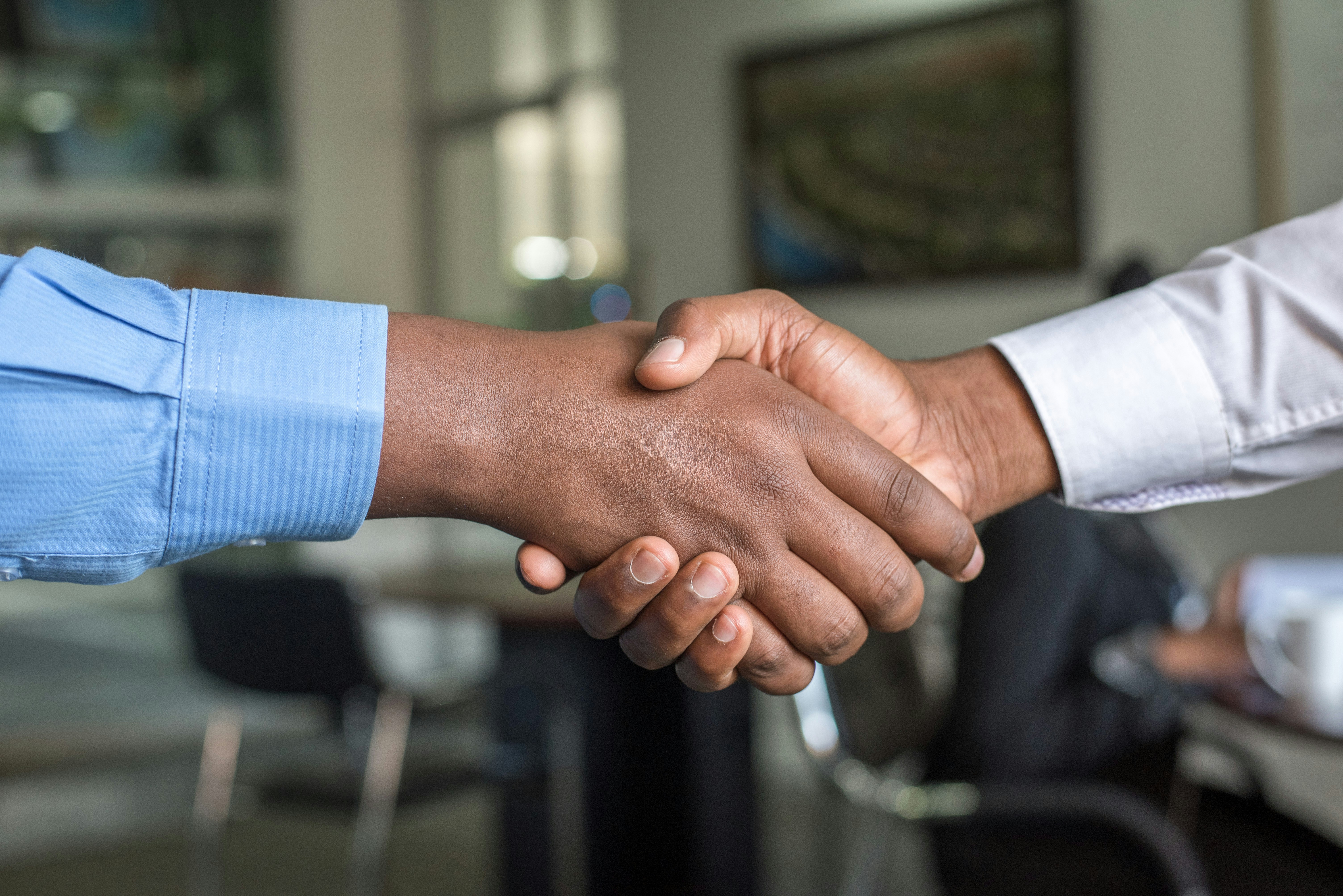 Stretta di mano per un nuovo contratto di apprendistato
